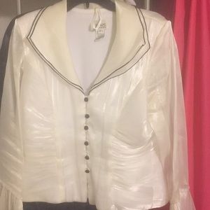 Long sleeve blouse very nise. Silk